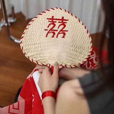 新娘晨袍拍照喜h扇手摇扇芭蕉扇晨拍道具手拿蒲扇喜字绣字草编扇