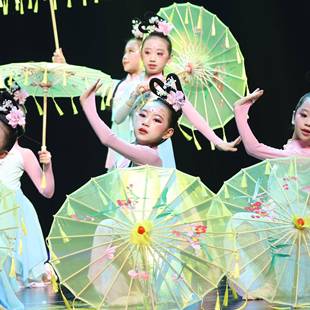 透明流苏伞踏浪跳舞伞儿童群舞表演出道具舞蹈伞走秀汉服小城谣伞