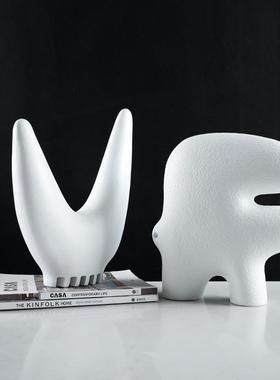 简约现代艺术抽象字母创意雕塑摆件家居客厅桌面样板房软装饰品