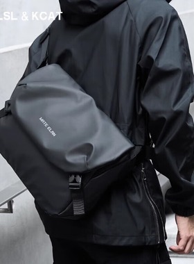 CAVLSLKCAT斜挎包男士休闲单肩包背包大容量骑行胸包时尚邮差包