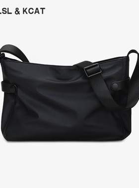 CAVLSLKCAT斜挎包男士休闲单肩包男士背包潮流时尚大容量邮差包