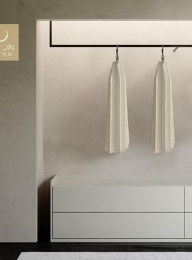 MOON慕空间样板房衣帽间全屋定制展厅衣柜毛毡衣服西装裤裙子道具