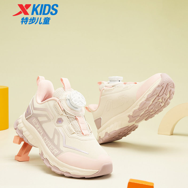 特步女童秋冬新款革面旋转扣童鞋