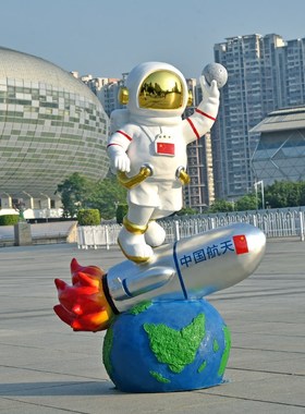 宇航员太空人玻璃钢雕塑科技馆航天模型商场景区打卡景观装饰摆件