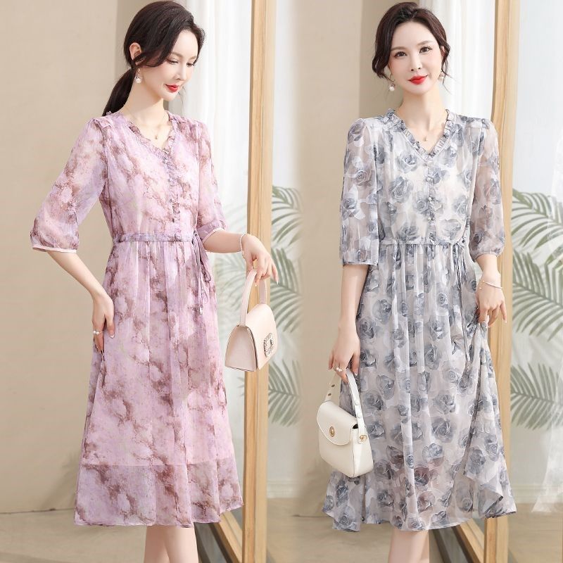 洋气质妈妈夏装连衣裙V领薄款中老年女装夏季新款碎花裙子雪纺裙