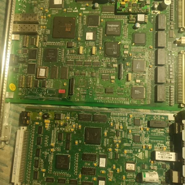线路板两块，赛灵思xc2v3000，4fg676，飞思等芯片（请询价）