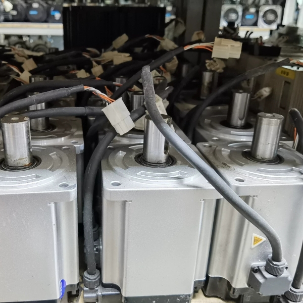 KCFA伺服电机 SV-X2MH100C-N2LN 1.0K