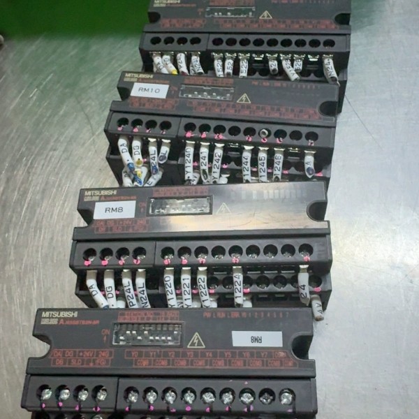 议价三菱AJ65SBTB2N-8R远程模块，拆机九成新，功能完好