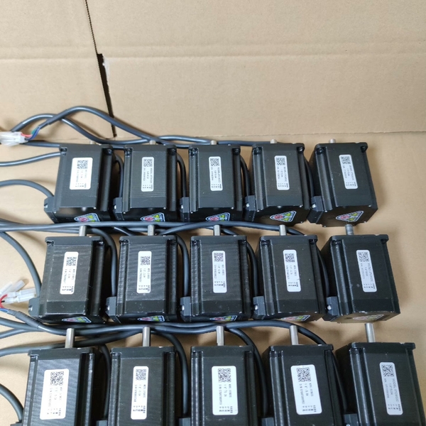 雷赛57步进电机，型号57CM22C，扭矩2.2，轴径8，成