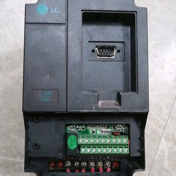 菱川2.2Kw变频器LCV12-H4T2.2G-A，设备拆下