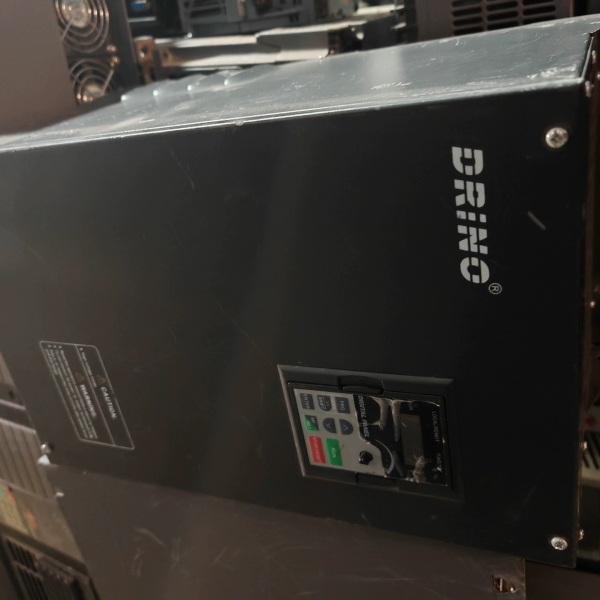 递恩变频器，型号DNV510-022G3/030P3，三相，