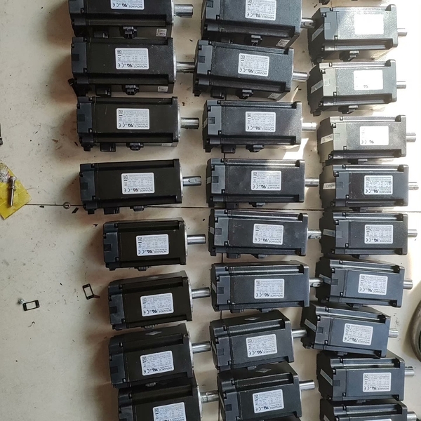 汇川伺服电机400W套装，驱动器型号SV630PS2R8Ⅰ，【议价】