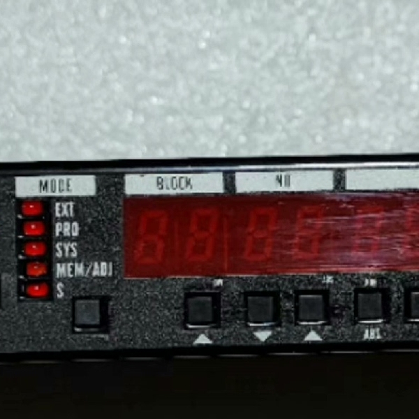 B024*C-560SA MELEC伺服驱动器，成色新，实物