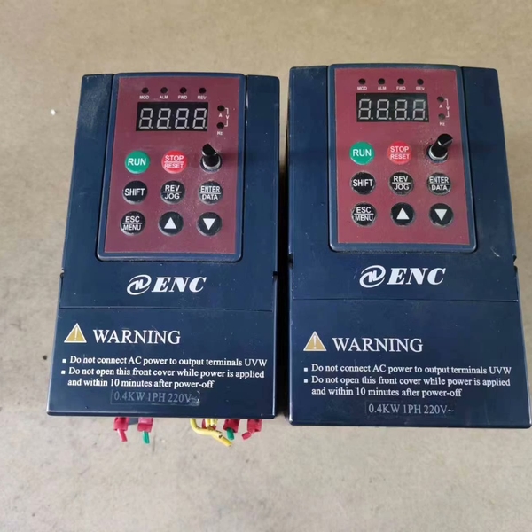 易能0.4kw变频器，型号EDS800-2S0004N、ED