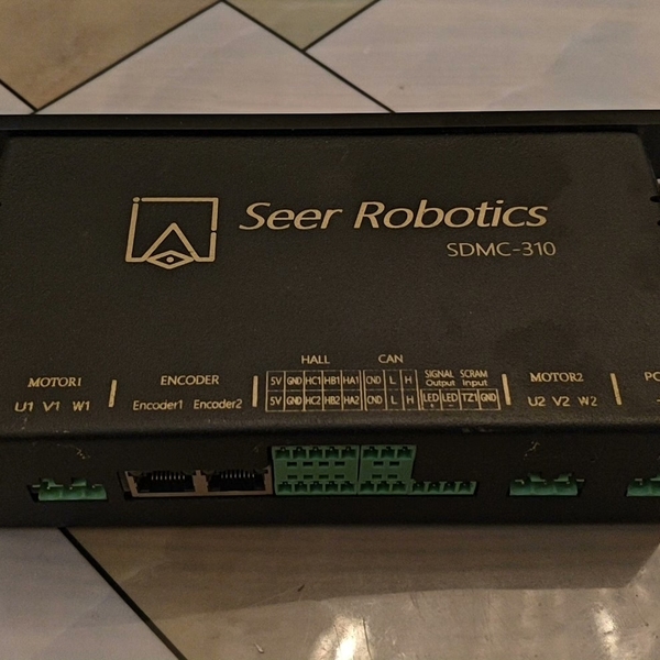 仙知机器人驱动器，型号：SDMC-310。正常使用功能完好
