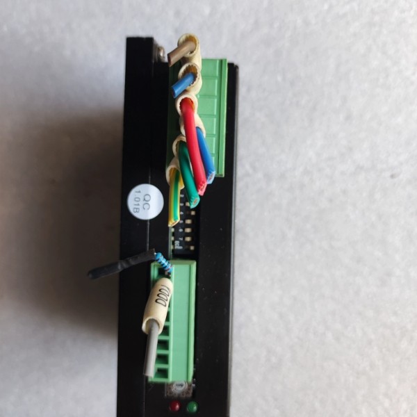 议价信浓步进驱动器 Y2SSR4  ，拆机 成色 看图