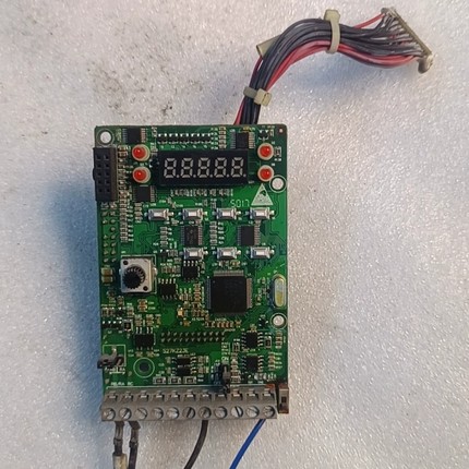 众辰空压机变频器 Z2400-22GY-HD实物拍主板一张，