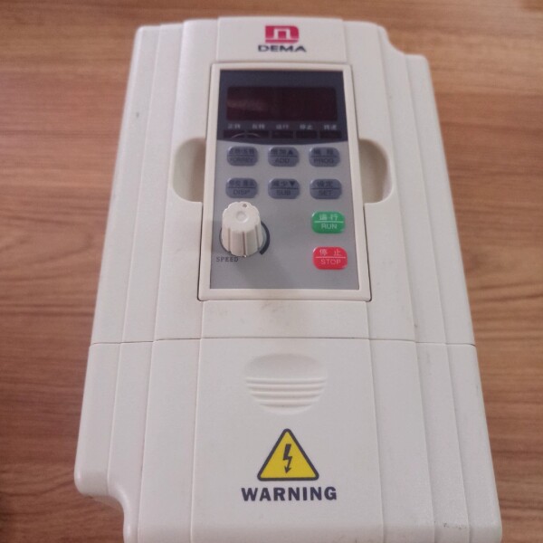 拆机德玛变频器D5M-1.5T4-1B，1.5KW，功能包好