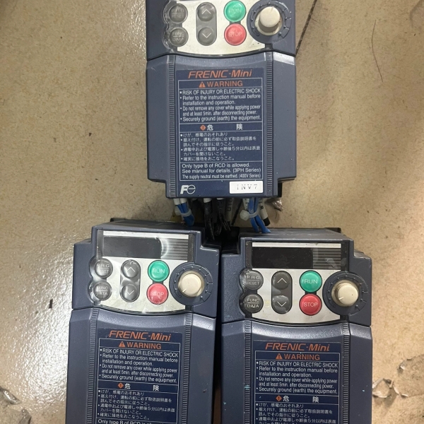 富士变频器FRNO.2C1S-2J，实物图，功能完好，单要的【议价】
