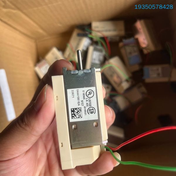 施耐德MT框架断路器附件，欠压线圈MN/UVR 200-2需