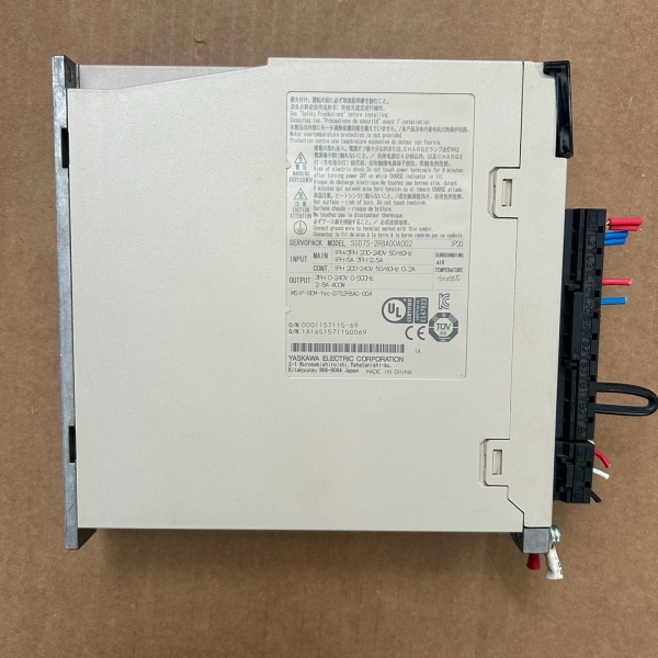 SGD7S-2R8A00A002 (400W)安川驱动器，二