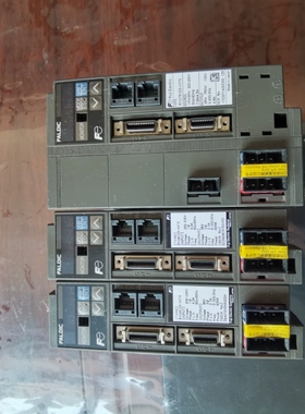 富士伺服驱动器 RYC401D3-VVT2有2个，RYC75