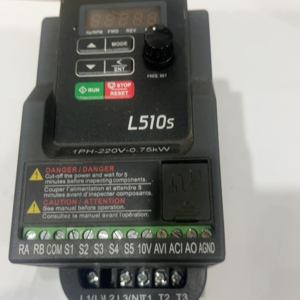 东变频器，型号：L510-201-SH1-NC，功能正常，
