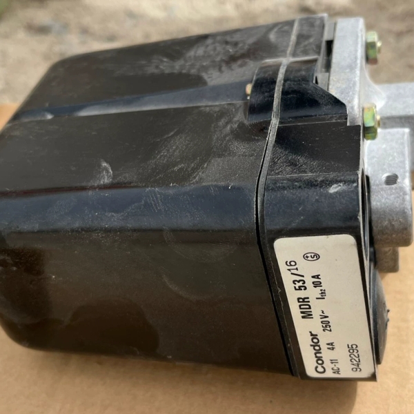 Condor MDR53/16 AC-11  压力开关