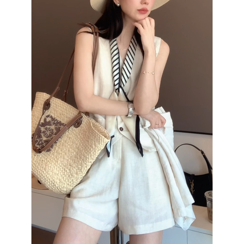 今年夏天流行新款轻薄透气天丝亚麻套装女松弛感V领马甲上衣+短裤