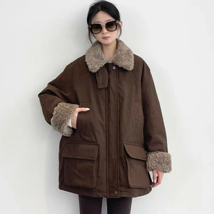 2025年冬装新款设计感宽松工装派克服女中款学院风毛领羽绒短外套