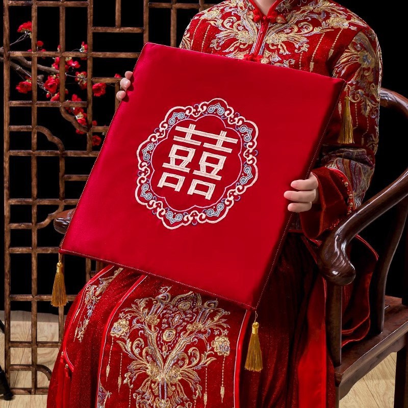 结婚跪垫一对婚礼敬茶磕头中式刺绣垫新娘改口跪拜坐福垫喜字靠垫