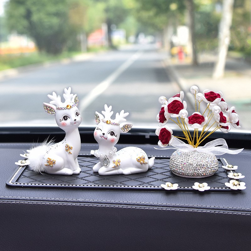 一路平安鹿汽车中控台装饰高档创意车载小仙鹿女神款车内饰品摆件