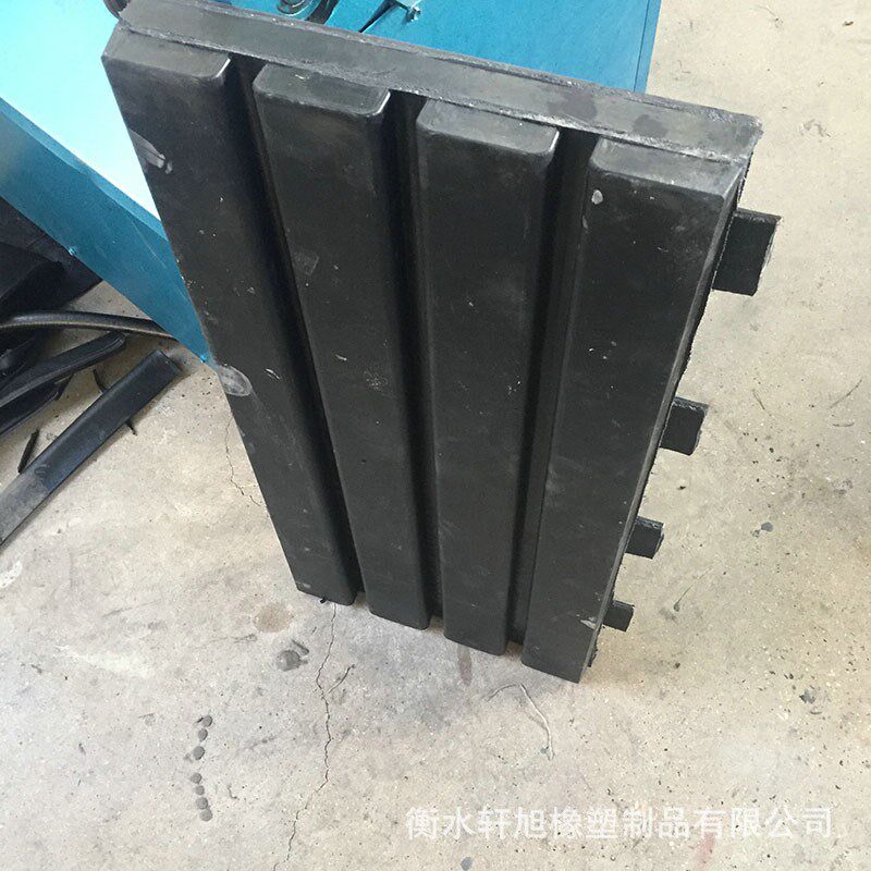 厂家供应橡胶垫减震垫缓冲方块工业设备机械垫块加厚橡皮板