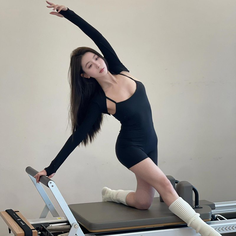连体衣瑜伽服女2025新款带胸垫吊带运动健身背心普拉提训练服套装