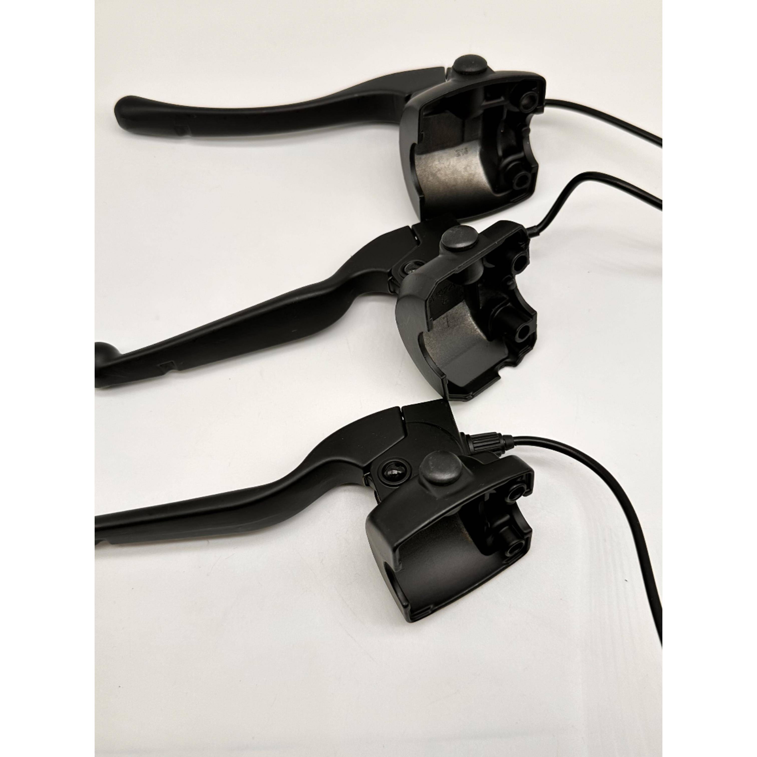 埃玛电动汽车制动装置制动手柄后视镜孔后视镜支架定位点零件电源