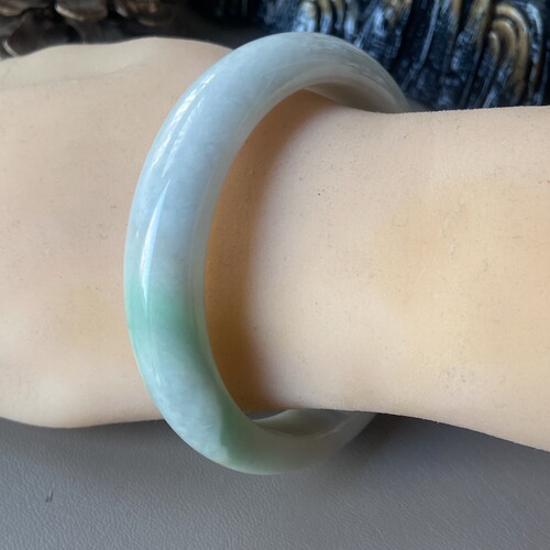 天然缅甸翡翠手镯60冰糯种白底