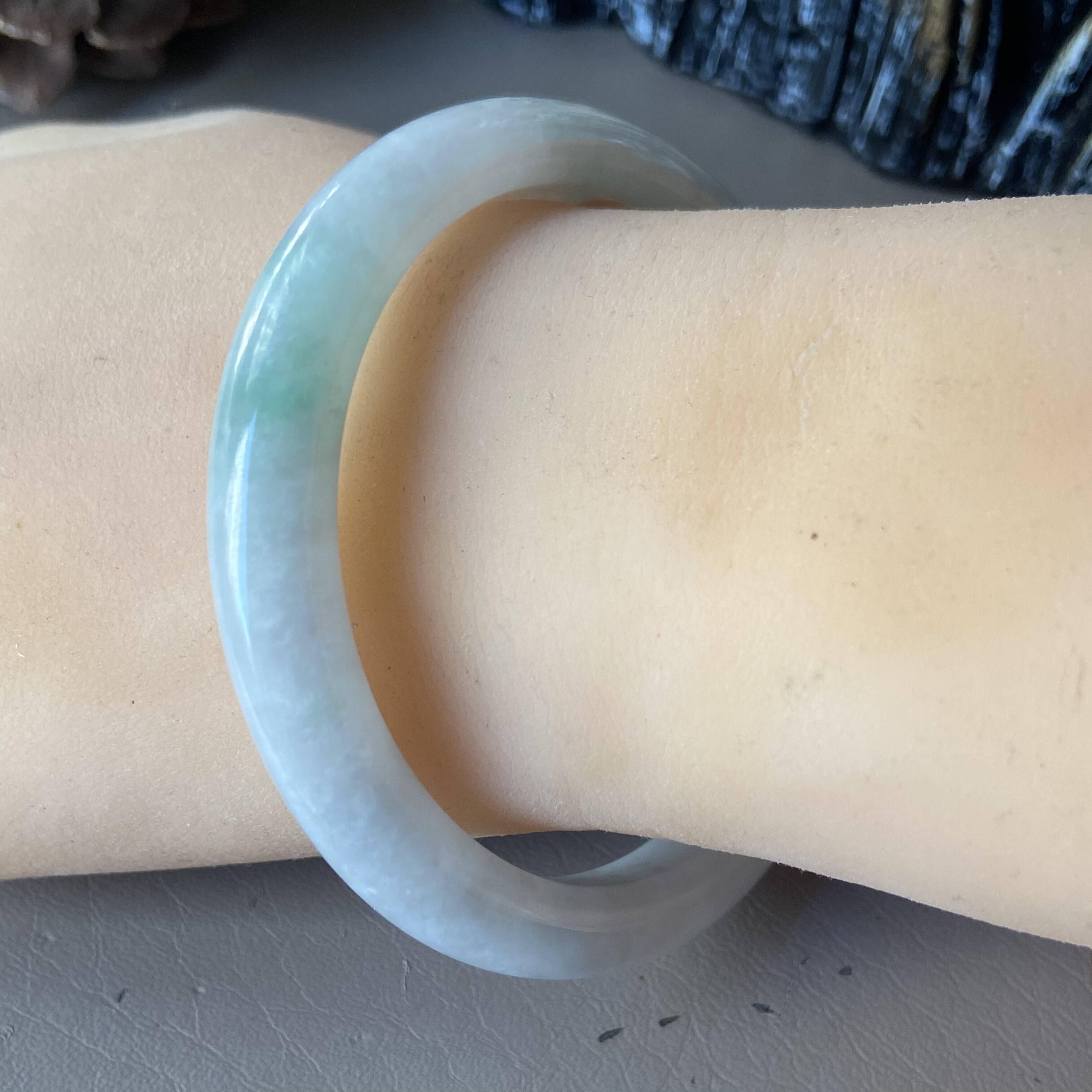 天然缅甸翡翠手镯55冰糯种飘绿花浅绿玉镯子54老坑a货0687带证书