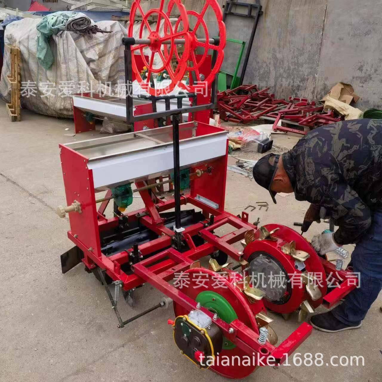 花生玉米大豆免扣膜覆膜施肥播种一体机大豆辣椒蚕豆多功能播种机