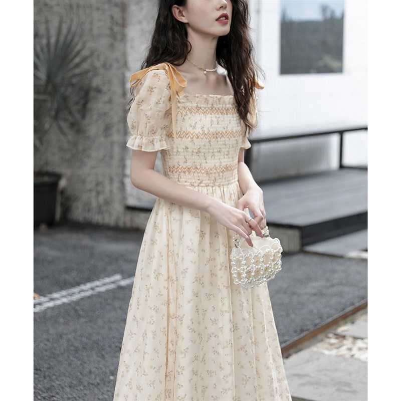 2022夏季新款长裙子法式复古温柔甜美设计感方领碎花雪纺连衣裙女