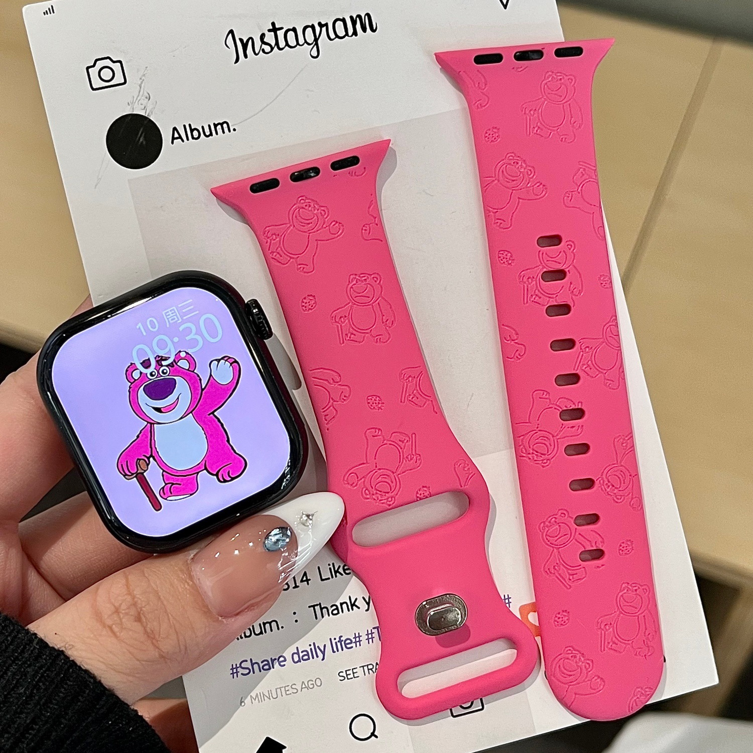 可爱草莓熊适用苹果手表表带iwatchS11/10/9硅胶Apple玫2ultra/SE