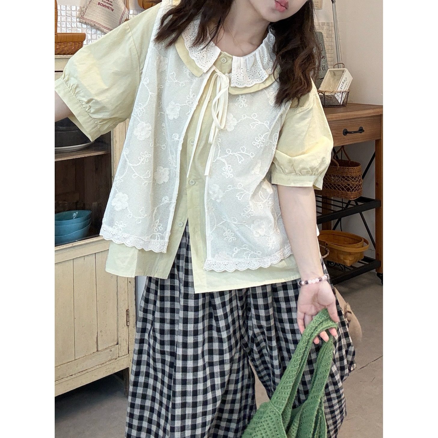 甜美叠穿套装女夏季2025新款娃娃领衬衫蕾丝马甲格子阔腿裤三件套