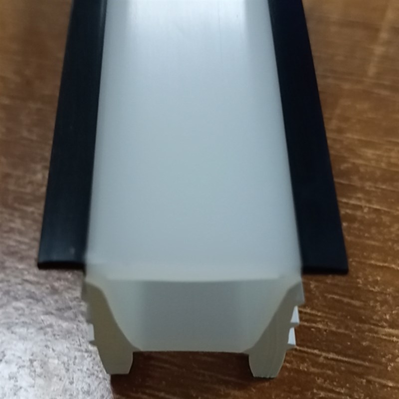 20*20分离式安装硅胶条 开槽即用带边光学面罩免穿免收边柔性灯带