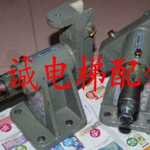 迅电梯配件5400AP H2轿厢主轨导靴T15导靴靴衬货梯杂物梯导靴