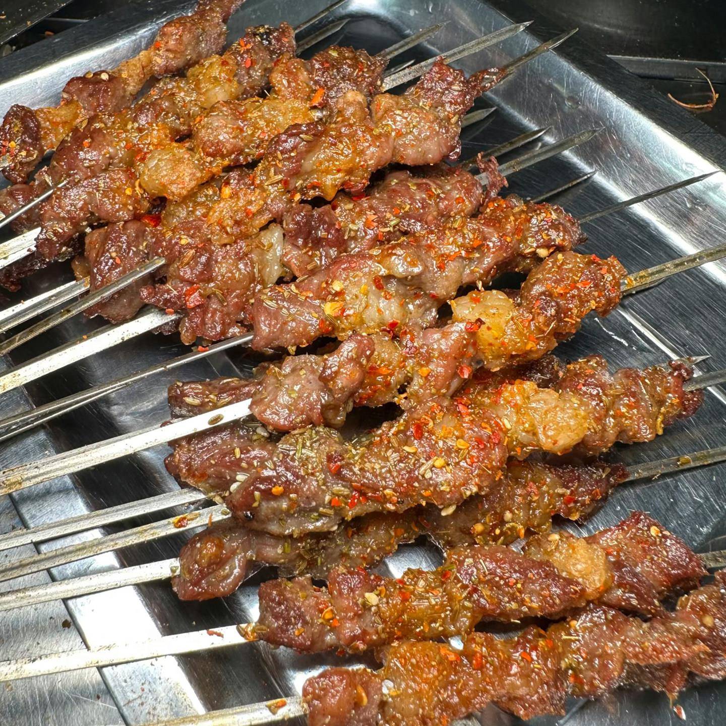 新品铁签哈尔滨牛肉筋串商用冷冻半成品油炸烧烤食材牛腩串牛肉串