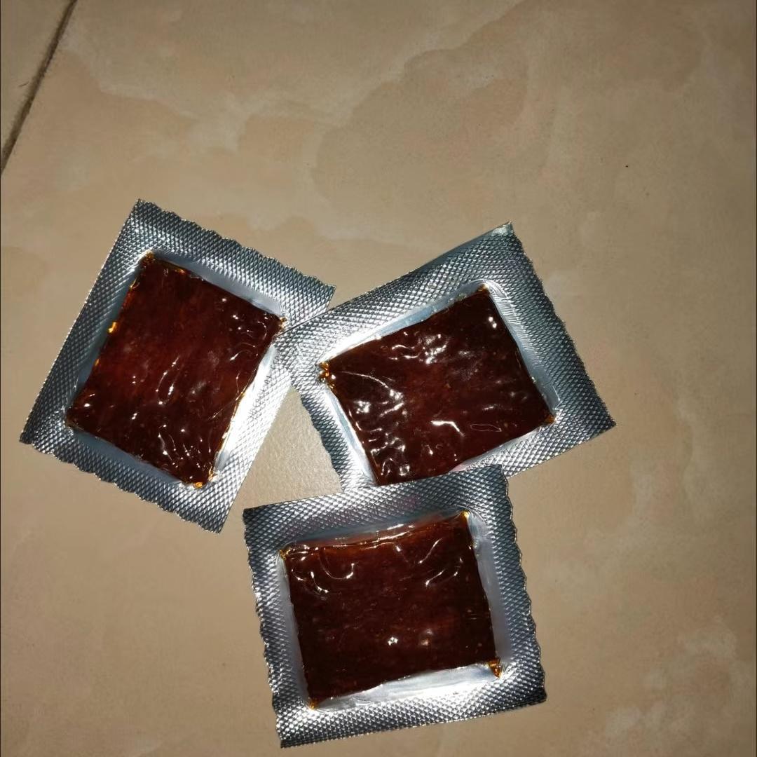 卫龙辣条亲嘴烧麻辣小吃整箱辣条混搭大刀肉辣片休闲零食