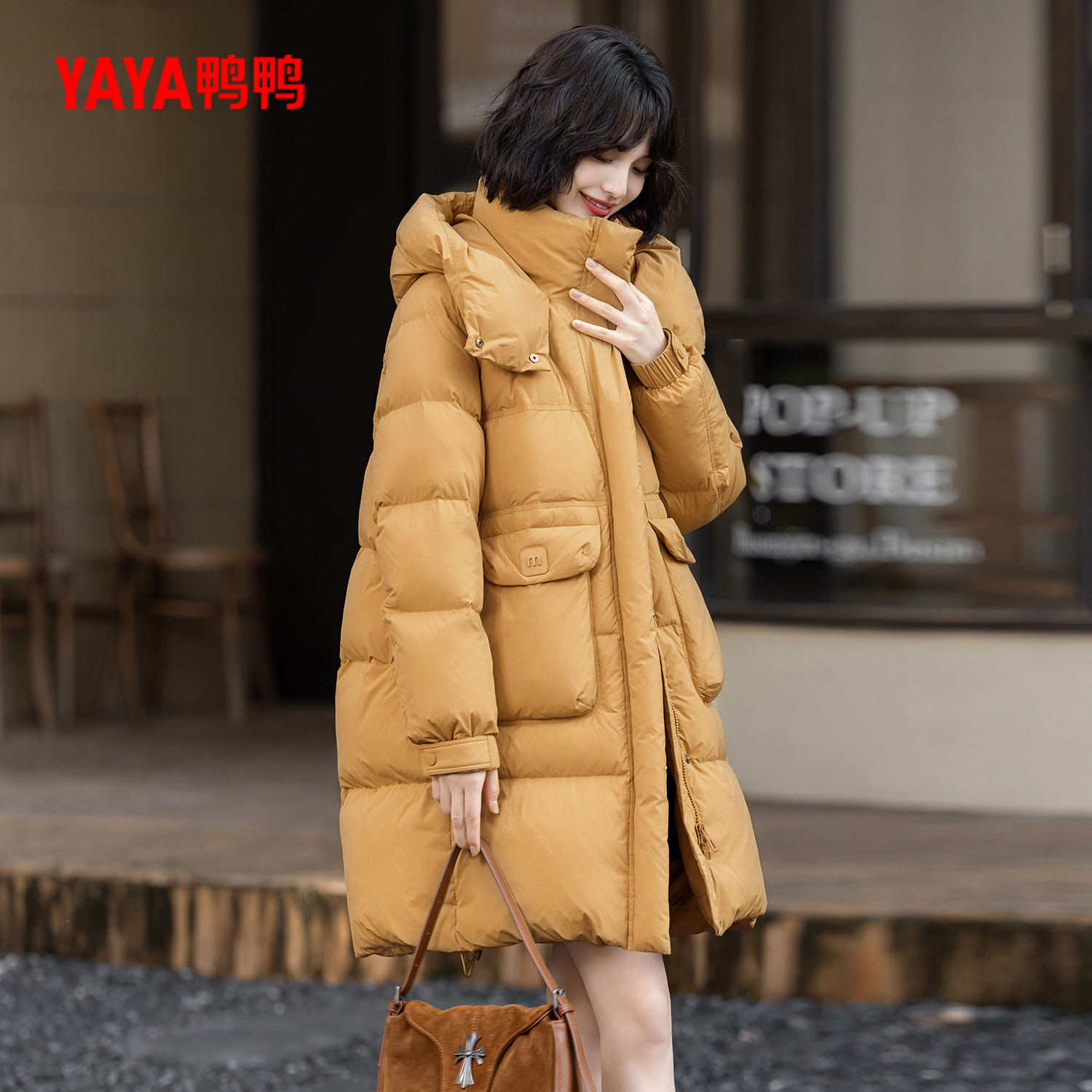 鸭鸭长款羽绒服女连帽保暖厚外套