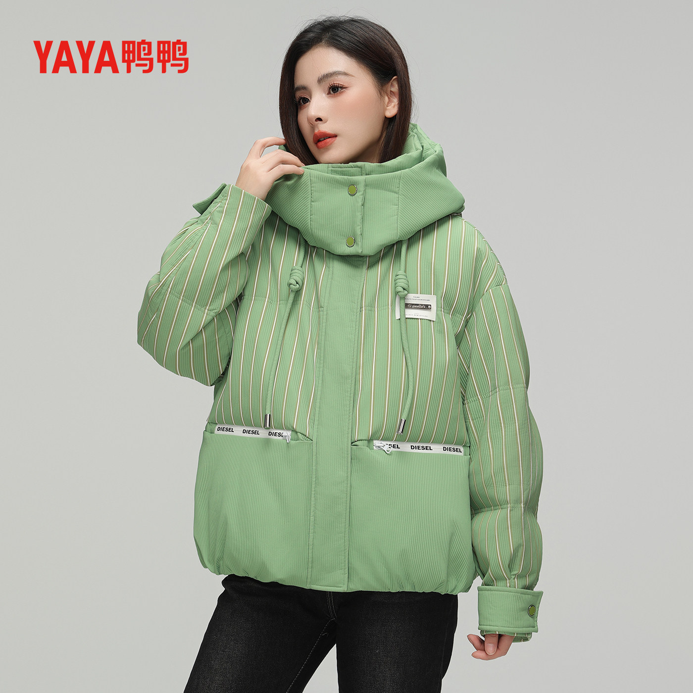 鸭鸭羽绒服女短款连帽加厚外套