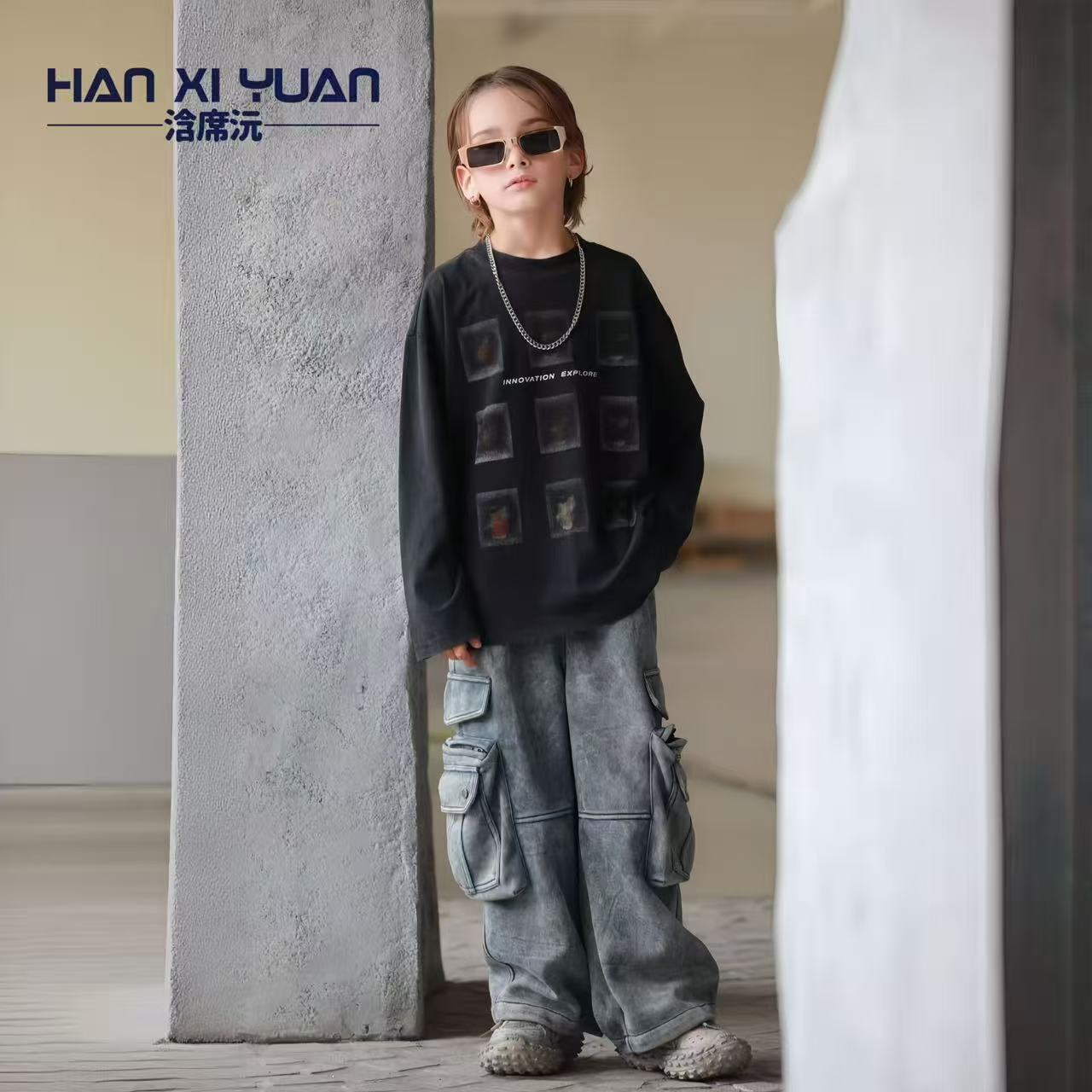 浛席沅复古字母印图男女童长袖T