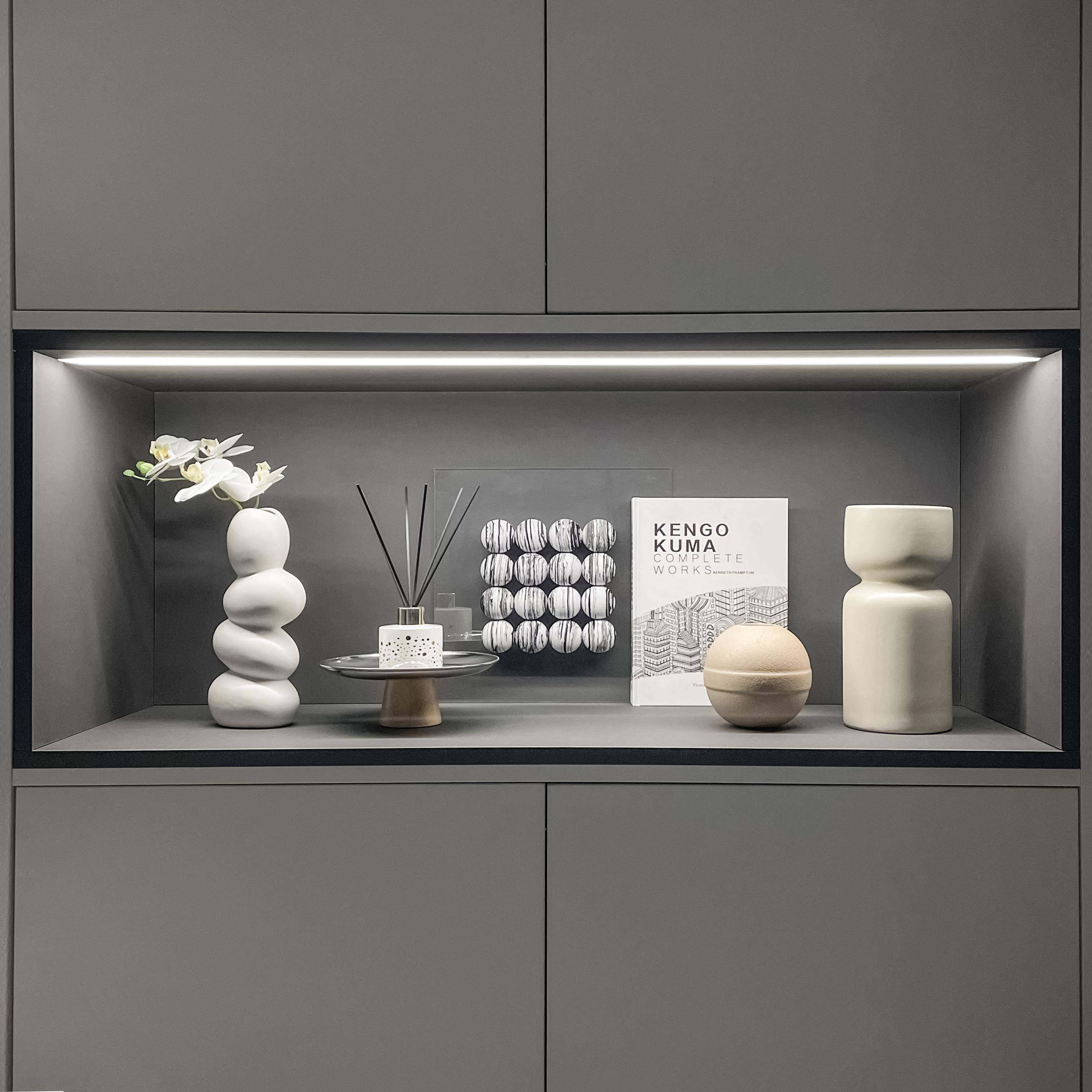 样板间简约现代软装饰品摆件仿真花香薰托盘玄关电视柜组合ZH3674