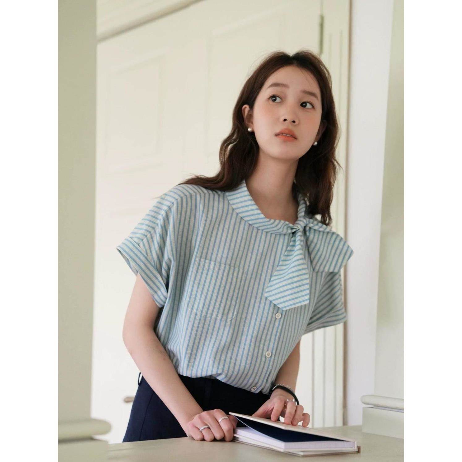 设计感蓝色条纹蝴蝶领结短袖衬衫女夏季2026新款宽松衬衣别致上衣